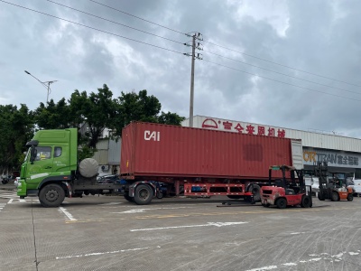 Transgraniczna i krajowa przesyłka synchroniczna: zaawansowane linie produkcyjne do oklejania krawędzi dostarczane do Hiszpanii i Guangdong